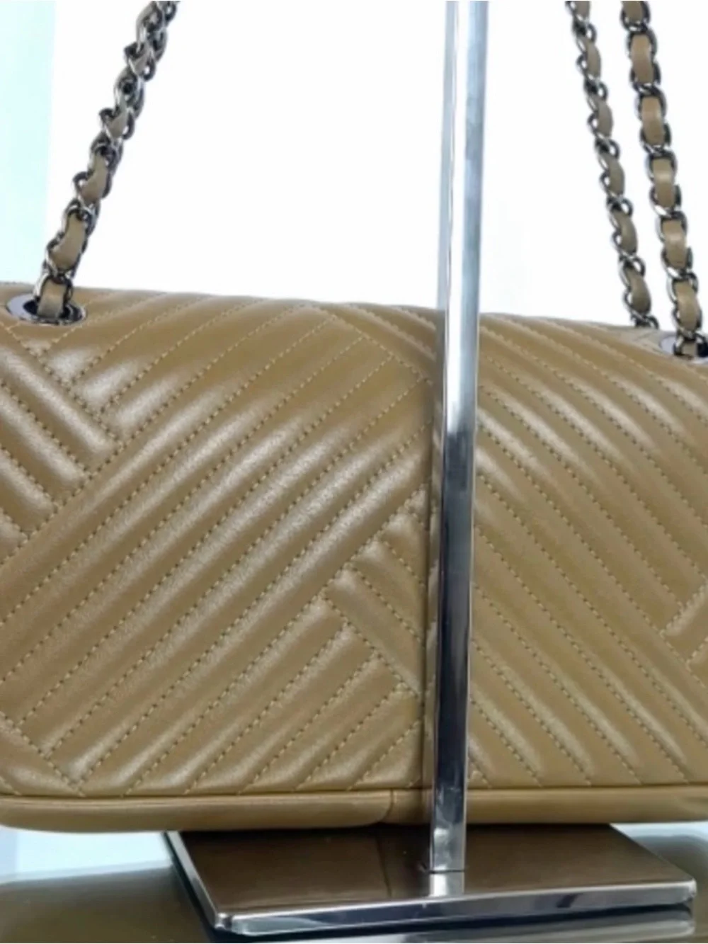 CHANEL cc turn